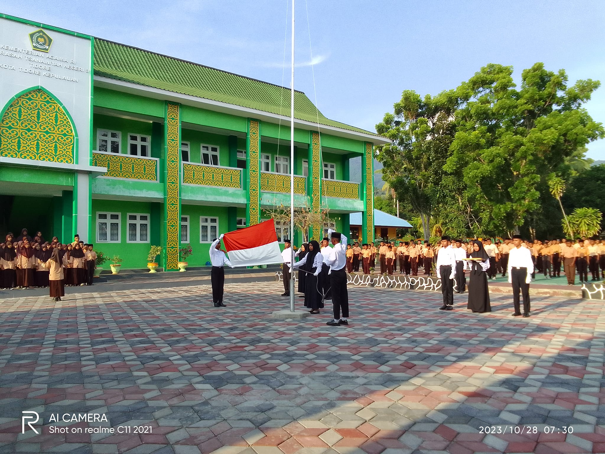 MTS NEGERI 3 TIDORE GELAR UPACARA SUMPAH PEMUDA 28 OKTOBER 2023________ KEPALA MADRASAH : SPIRIT SUMPAH PEMUDA BAGI GENERASI MUDA MASA KINI ADALAH TANAMKAN SEMANGAT GIAT BELAJAR UNTUK MENJADI PEMUDA PEMUDI YANG SUKSES DI MASA YANG AKAN DATANG