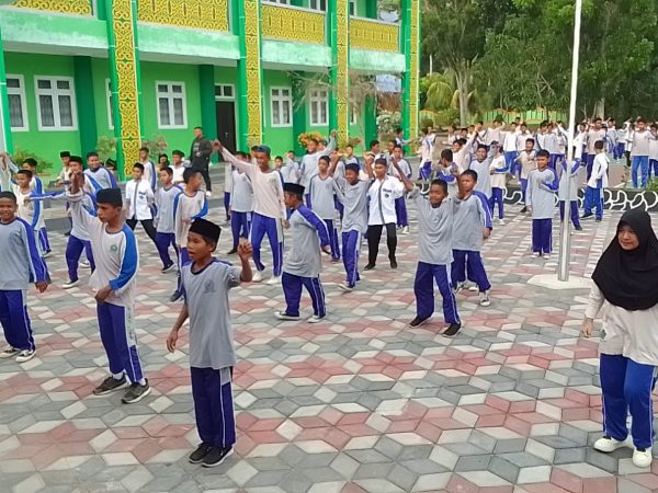 SONGSONG HARI NUSANTARA , MTs N 3 TIDORE GELAR SENAM BERSAMA