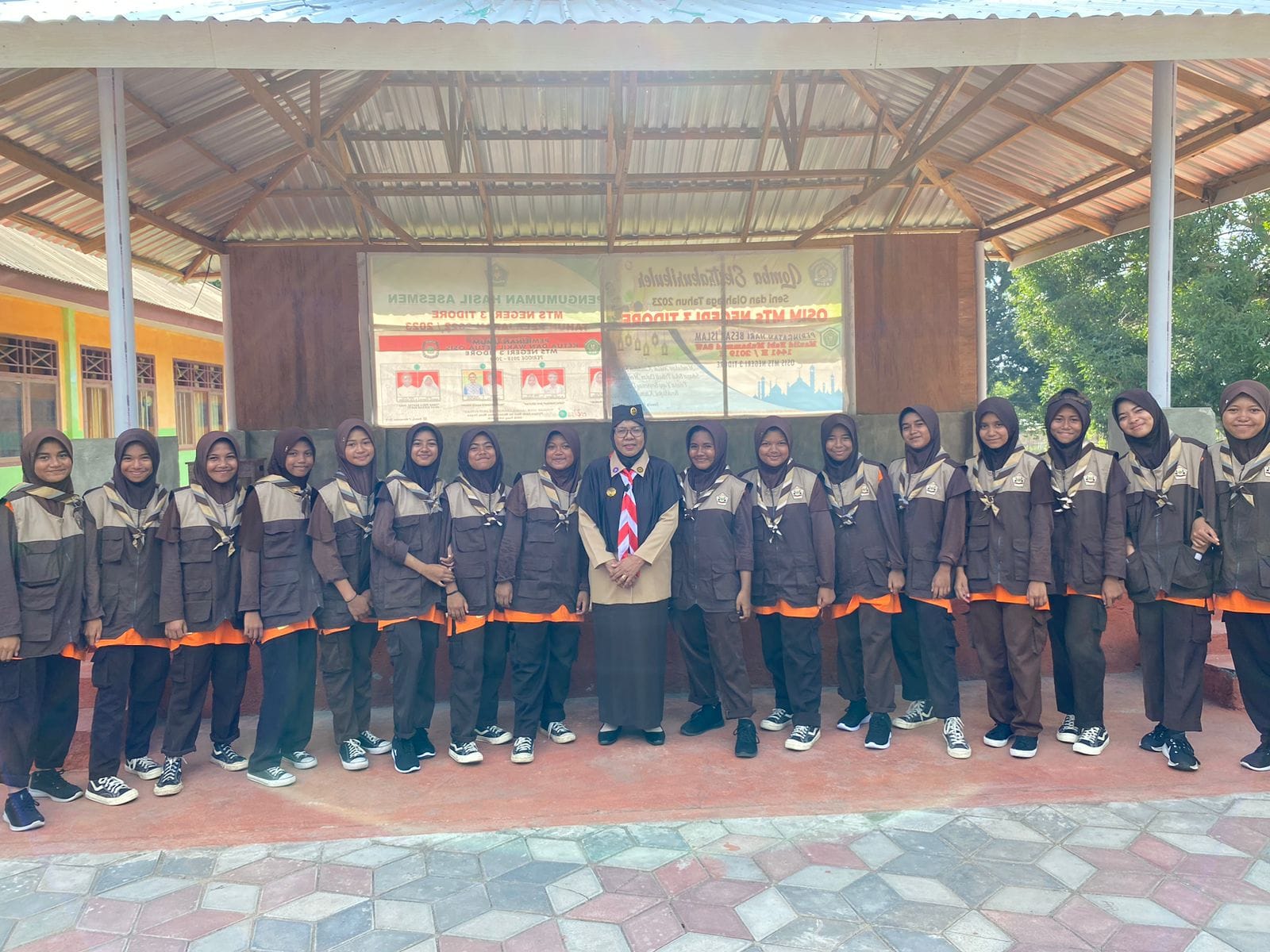 MABIGUS MTS NEGERI 3 TIDORE PIMPIN UPACARA PELEPASAN KONTINGEN PERKEMAHAN PRAMUKA KEMBANG TIMUR V TAHUN 2023.