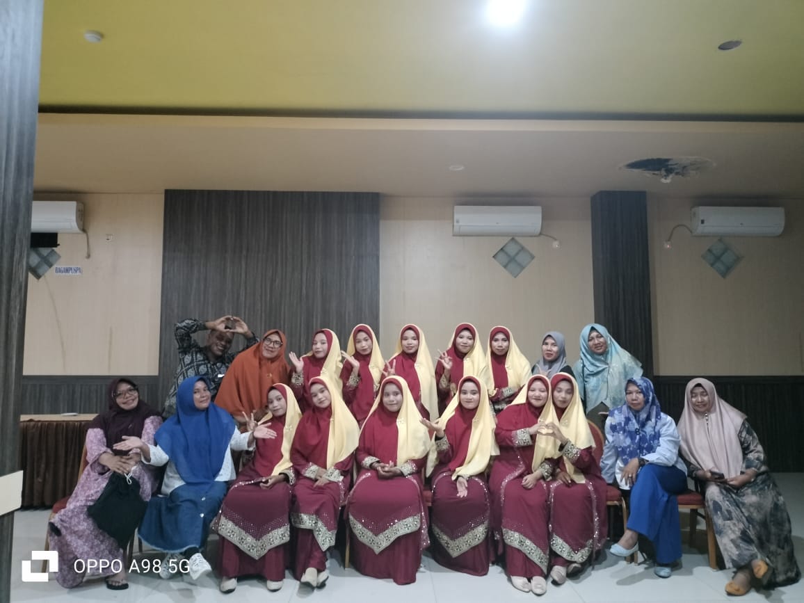 RAIH JUARA 1 PIDATO ARAB - INGGRIS DAN JUARA 2 QASIDAH, MTs NEGERI 3 TIDORE MEMPESONA DI LOMBA PENTAS SENI GEBYAR HAB KEMENAG RI KE 78 2024.